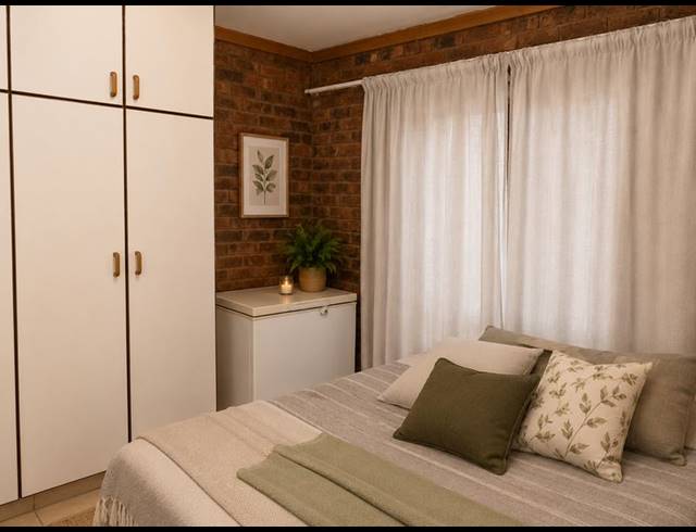 2 BEDROOM TOWNHOUSE FOR SALE IN UITSIG